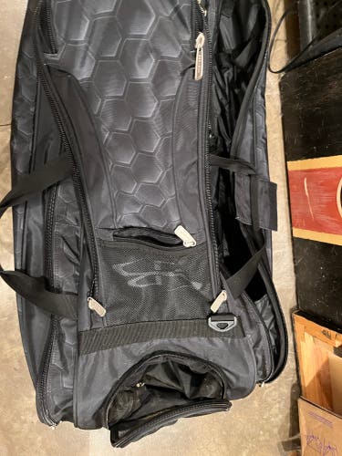 Boombah Beast rolling Bat Bag (like new)