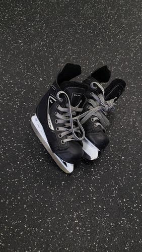 Used CCM SI Youth Hockey Skate Youth 10.0 11849-S000032055
