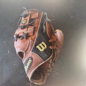 Wilson RH Infield A2000 Baseball Glove 11.75" (Used)