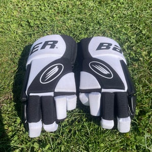 Black Senior Bauer Impact 300 Gloves 14" (Used)