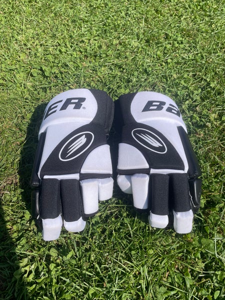 Black Senior Bauer Impact 300 Gloves 14" (Used)