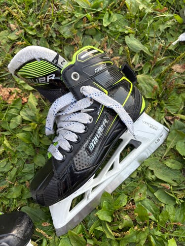 Bauer GSX Hockey Goalie Skates Size 2 (Used)