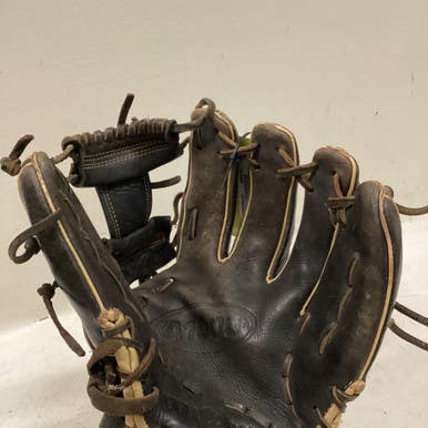 Used Wilson A10RB221786 BB/SB Glove RH Throw Black 11 1/2" 11725-S000492191