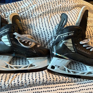 True Catalyst 9X4 Hockey Skates 7 (Used)