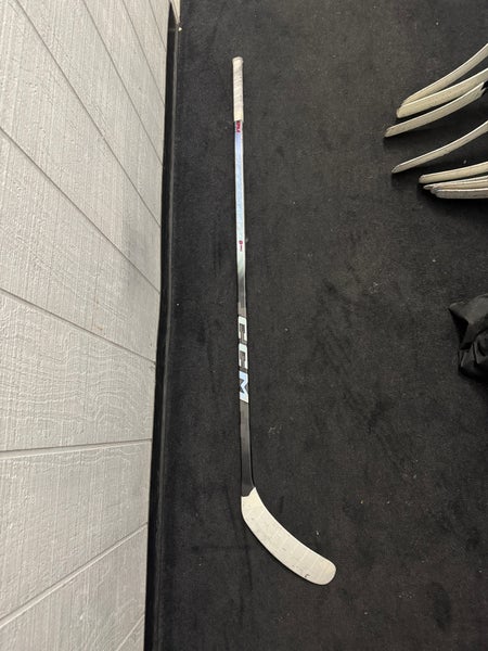 Intermediate CCM JetSpeed FT8 Pro Right Handed Hockey Stick 65 flex, P29+1/4 (Used)