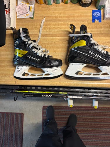 Bauer Supreme UltraSonic Hockey Skates size 9 fit 3 with pulse ti steel