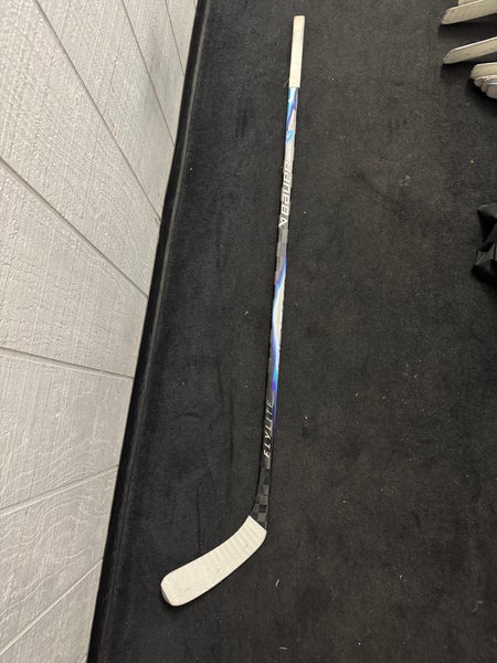 Intermediate Bauer Vapor FlyLite Right Handed Hockey stick 65 flex, P92 (Used)