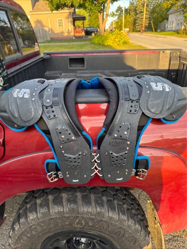 Extra Large Youth Schutt Y Flex Shoulder Pads (Used)