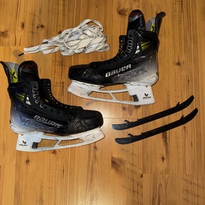 Bauer Vapor Hyperlite 2 Hockey Skates Regular Width Size 5.5 (Used)