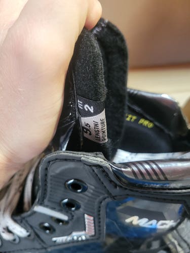 2024 Bauer Supreme Mach Hockey Skates Regular Width 9.5 (New)