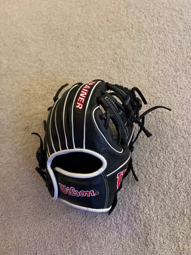 Wilson RH Infield Baseball Glove 10" (New)