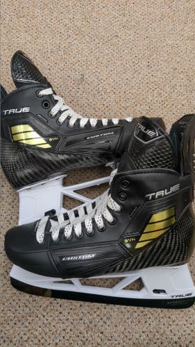 2025 True Pro Custom Hockey Skates 9 (New)
