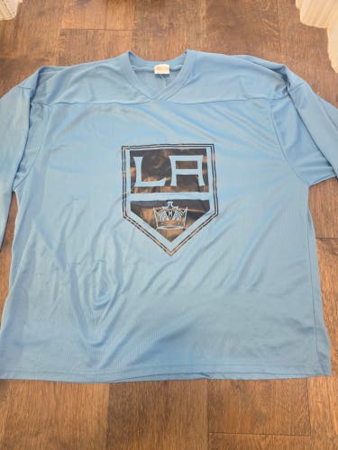 LA kings CCM practice/house league adult L Jersey (Used)