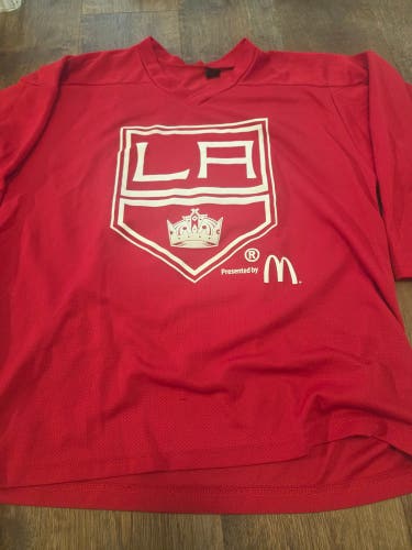 LA kings practice/house league adult S Jersey (Used)