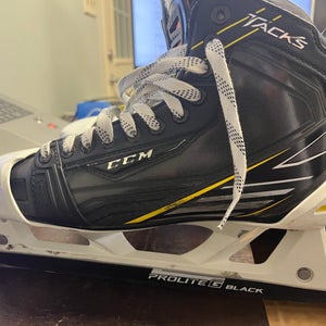 CCM Tacks Hockey Goalie Skates Regular Width 9 (Used)