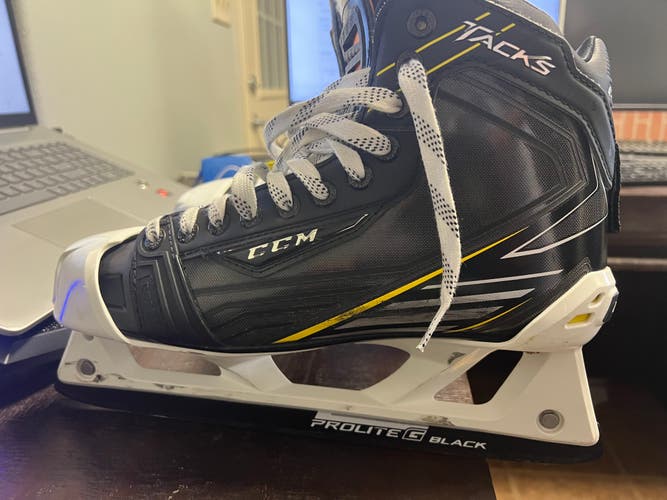 CCM Tacks Hockey Goalie Skates Regular Width 9 (Used)