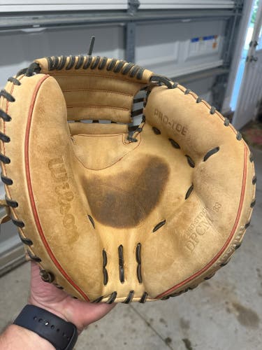 Wilson A2000 RH Catcher's Baseball Glove 33" (Used)