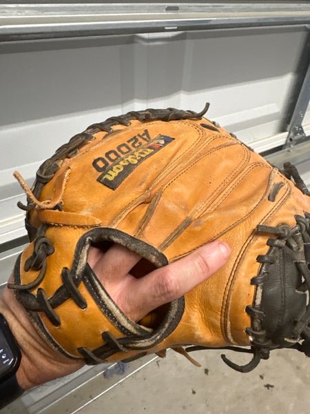 Wilson A2000 1786 RH Catcher's Baseball Glove 33" (Used)