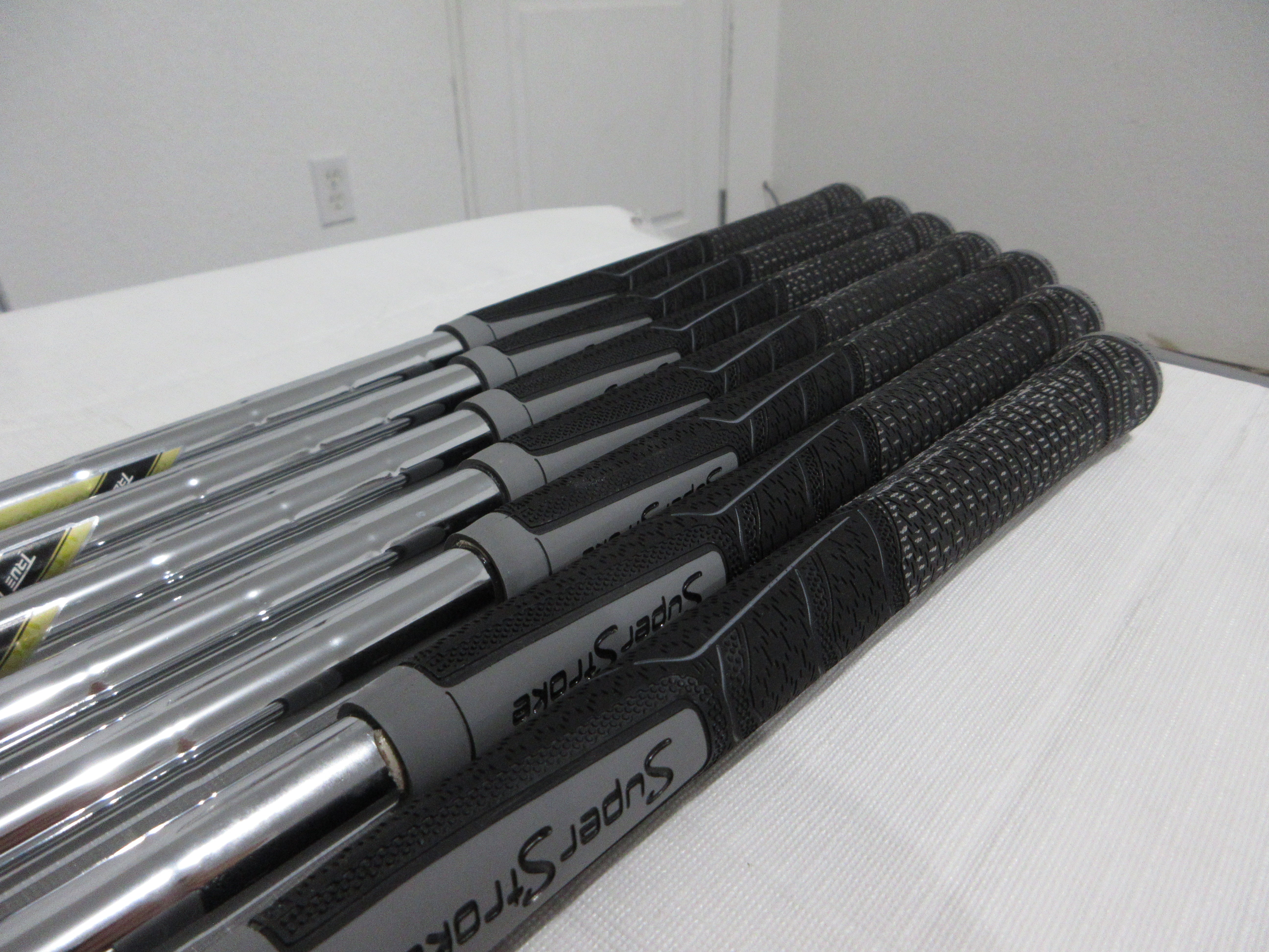 Left-Handed Srixon ZXi7 Iron Set - 4-PW- DG Ti X100 Extra Stiff