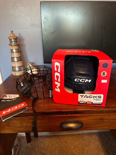 New Small CCM Tacks 720 Navy Blue Helmet with FM580 Black Medium Cage