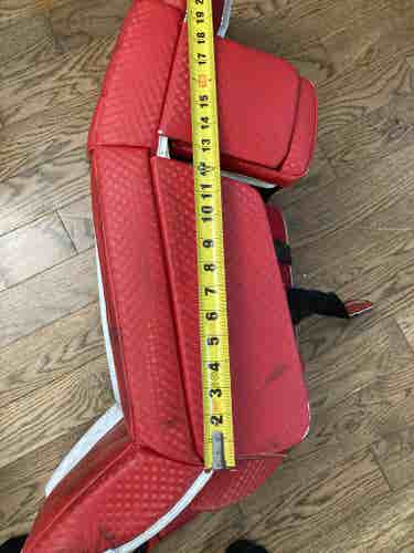 22" Vaughn Velocity VE8 Pro Carbon Goalie Leg Pads (Used)