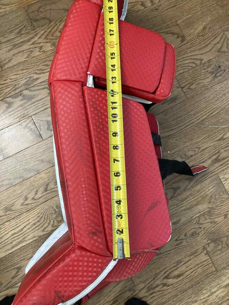22" Vaughn Velocity VE8 Pro Carbon Goalie Leg Pads (Used)