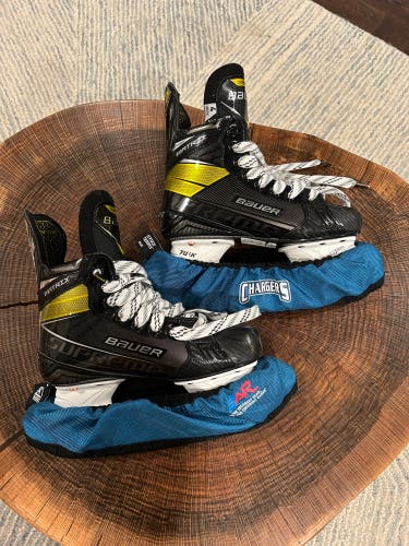 Bauer Supreme Matrix Hockey Skates Size 4 (Used)
