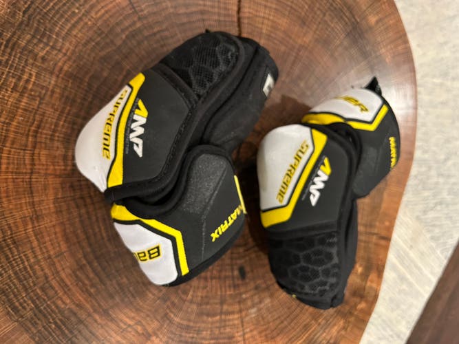 Junior Large Bauer Supreme matrix Elbow Pads (Used)