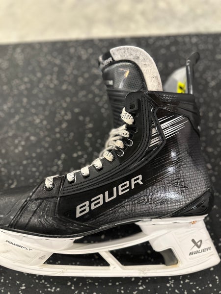2024 Bauer Vapor Hyperlite 2 Hockey Skates Fit 2, size 8 (Used)