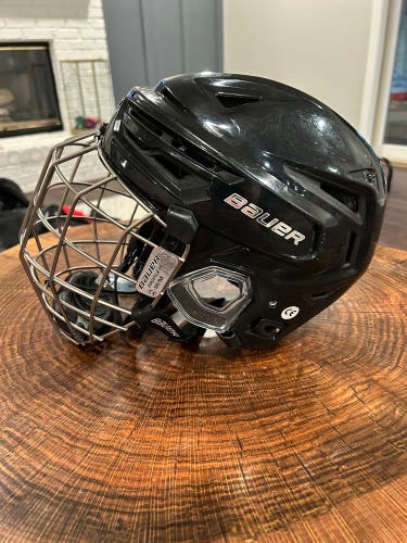 Medium Bauer Re-Akt 150 Helmet (Used)