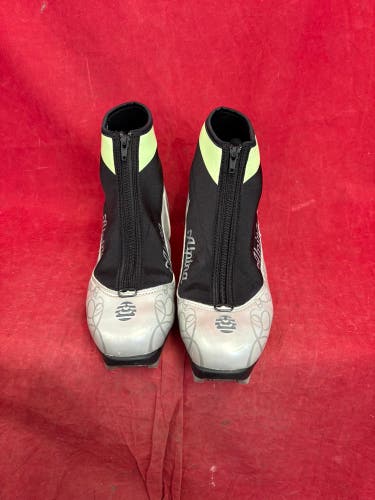 Classic Size 9.0 Alpina NNN Cross Country Ski Boots (Used)