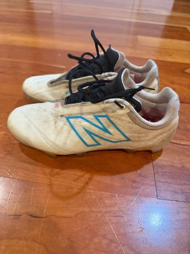 White Unisex Size M 8.5 (W 9.5) New Balance Burn X2 Low Low Top (Used)