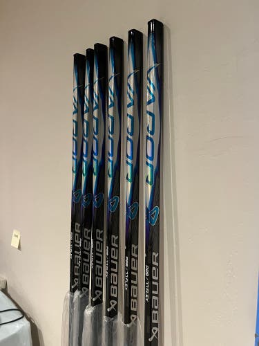 Senior Bauer Vapor FlyLite Right Handed Hockey Stick P28 (New)