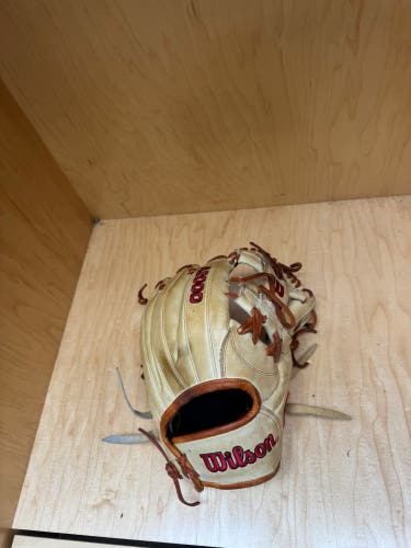 Wilson A2000 RH Infield Baseball Glove 11.75" (Used)