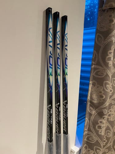 Senior Bauer Vapor FlyLite Right Handed Hockey Stick P28 (New) 3pack