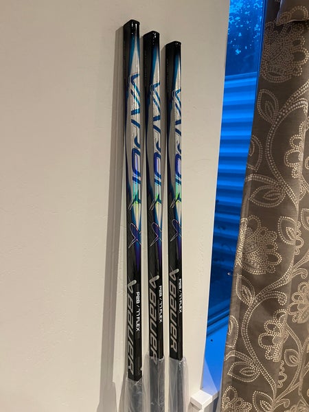 Senior Bauer Vapor FlyLite Right Handed Hockey Stick P28 (New) 3pack