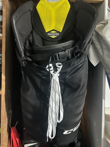Men's Senior Medium CCM HPTK Hockey Pants (Used)