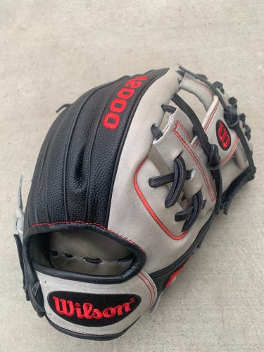 Wilson RH Infield A2000 Baseball Glove 11.25" (Used)