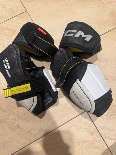 Junior Large CCM Elbow Pads (Used)