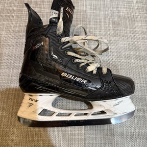 2022 Bauer Supreme Mach Hockey Skates Size 5 (Used)
