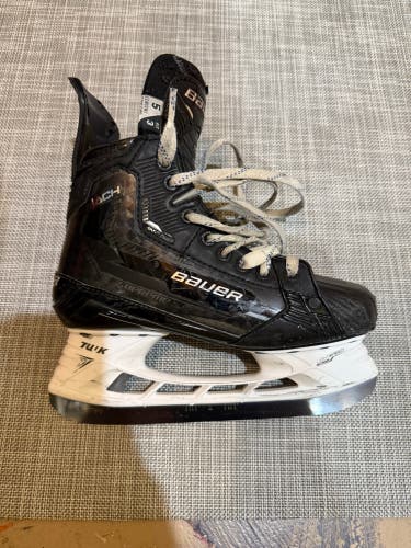2022 Bauer Supreme Mach Hockey Skates Size 5 (Used)