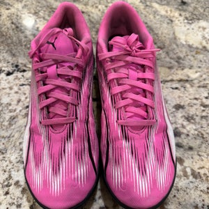 Pink Women's 5.5Y (Big Kids / Youth) Puma Ultra Indoor soccer Shoes (Used)