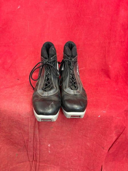 Classic Size 9.0 Alpina NNN Cross Country Ski Boots (Used)