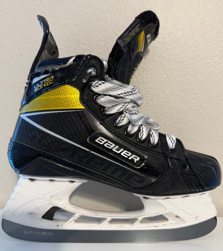 Bauer Supreme UltraSonic Hockey Skates Size 5.5 (Used)