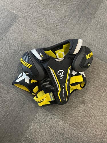 Used Warrior DYNASTY Senior Shoulder Pads Black MD 11614-S000222193