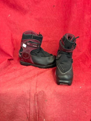 Classic Size 4.5 Alpina Cross Country Ski Boots (Used)