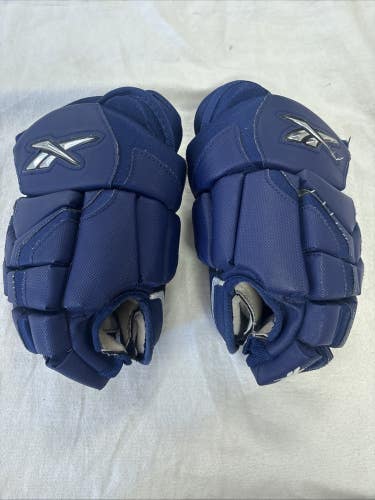 Junior Size 11 Inch Reebok HG6K Ice Hockey Player Gloves. Blue.