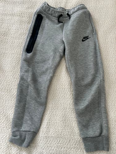 Nike Tech Kids Grey sweatpants: Like new, perfect condition