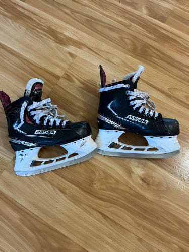 2021 Bauer Vapor XLTX Pro Hockey Skates Extra Wide Width Size 2 (Used)
