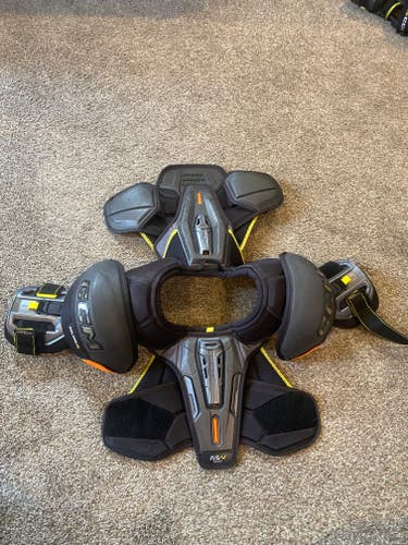 Small Senior CCM Tacks AS-V Pro Shoulder Pads
